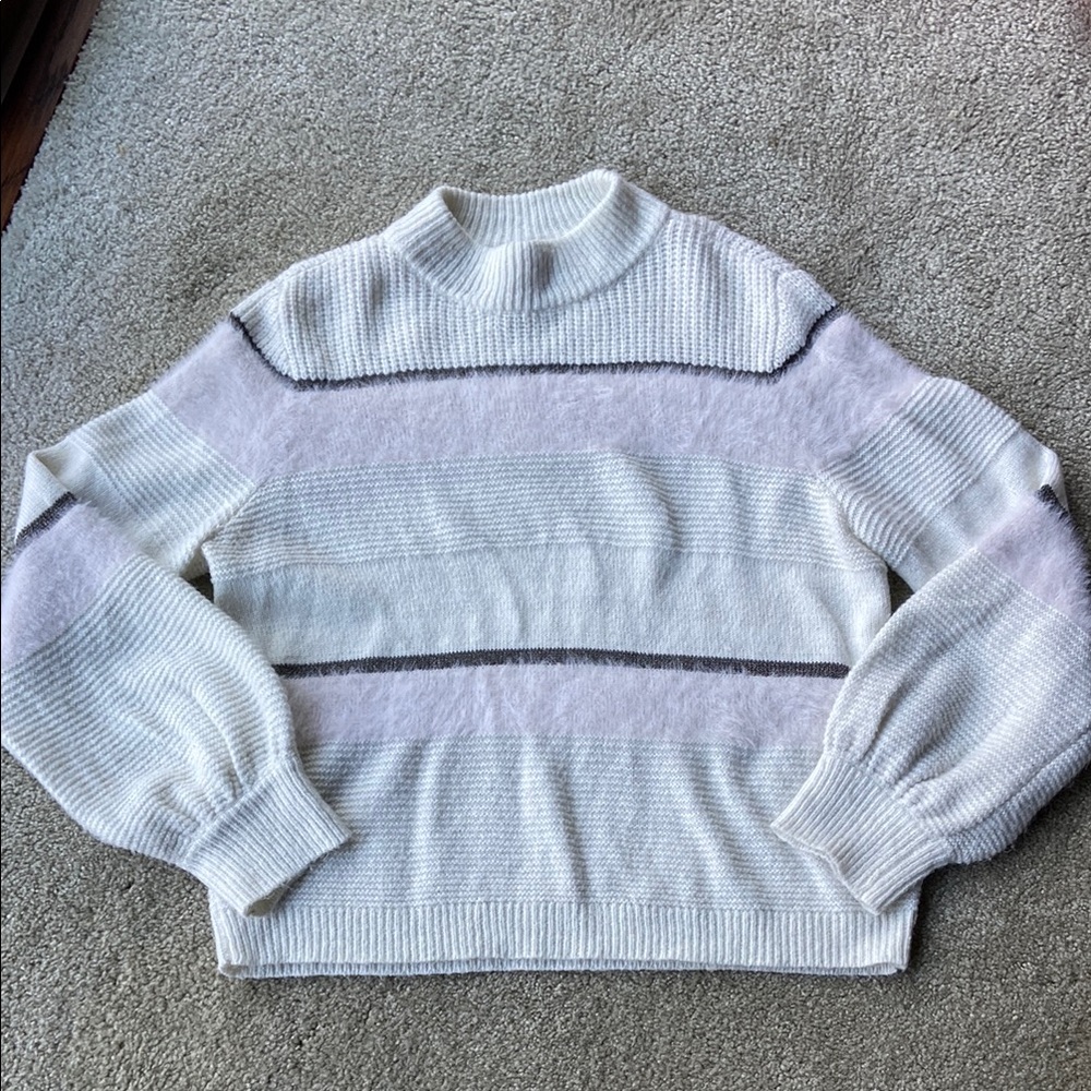 🪷Jennifer Lopez White and Gray Sweater Large